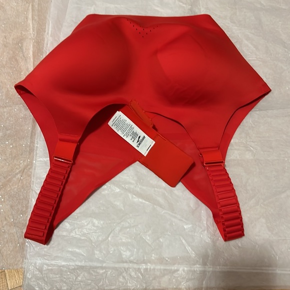 Brooks - Picture 4 of 6